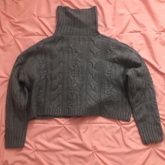 Comfy Cozy Cropped sweater - Picture 2 of 4